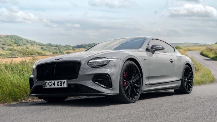 Ręcznie wykonane włókno węglowe
